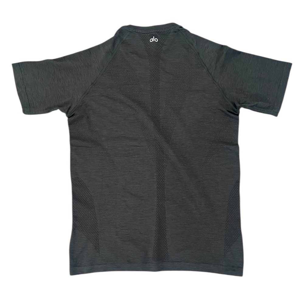 Like New Alo Yoga Men's Amplify Seamless Performance Shirt - Black - Medium​ - Picture 5 of 6